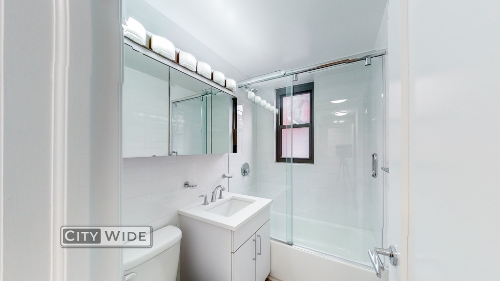 20 Beekman Place - Photo 5