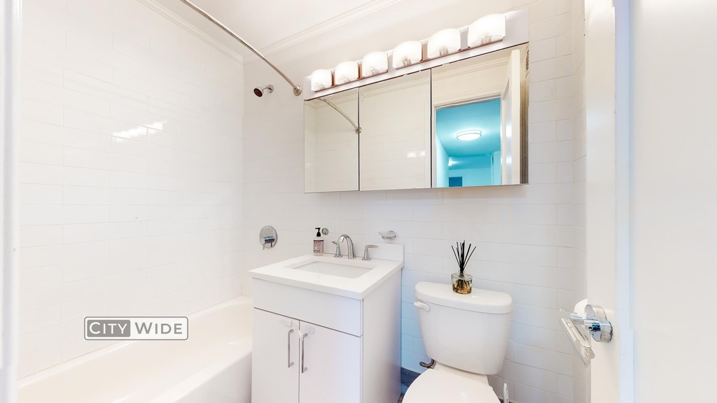 400 East 89th Street - Photo 4