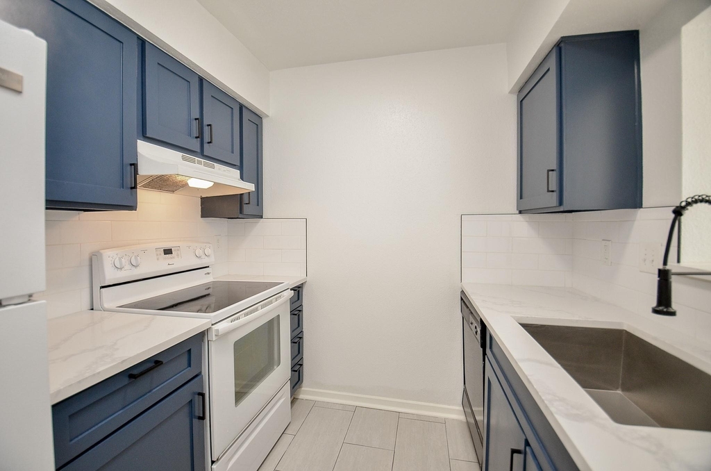 2333 Bering Drive - Photo 8