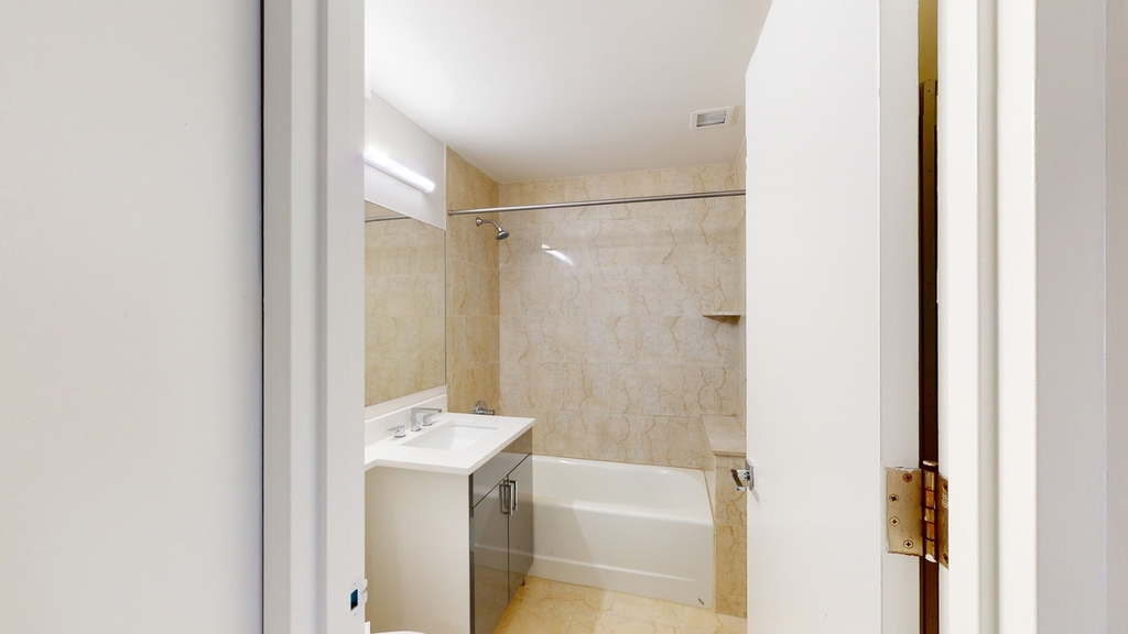 10 Hanover Square - Photo 4