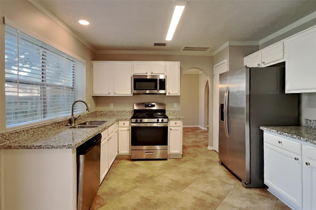 9322 Wandsworth Drive - Photo 6