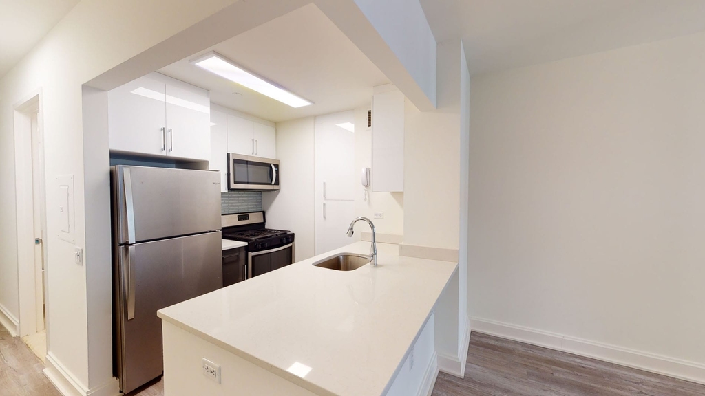 10 Hanover Square - Photo 2