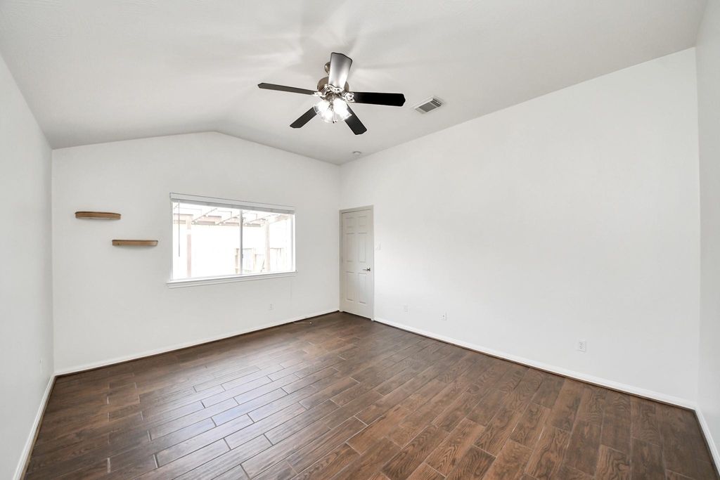 2511 Orchard Run Way - Photo 16