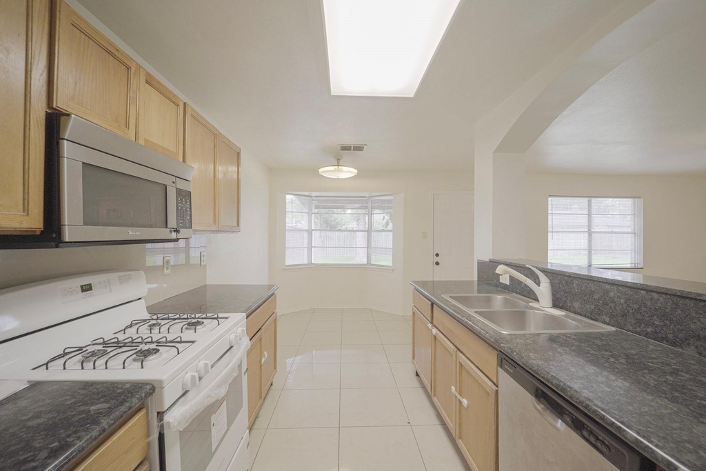 9811 Mango Street - Photo 13