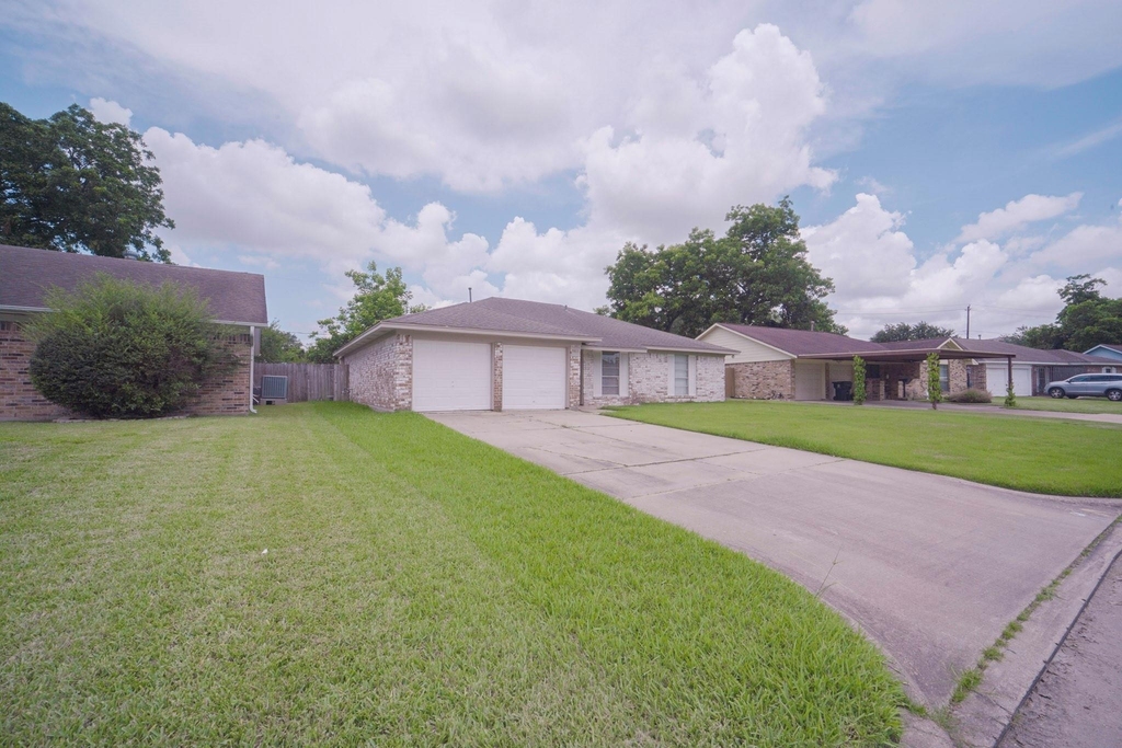 9811 Mango Street - Photo 1