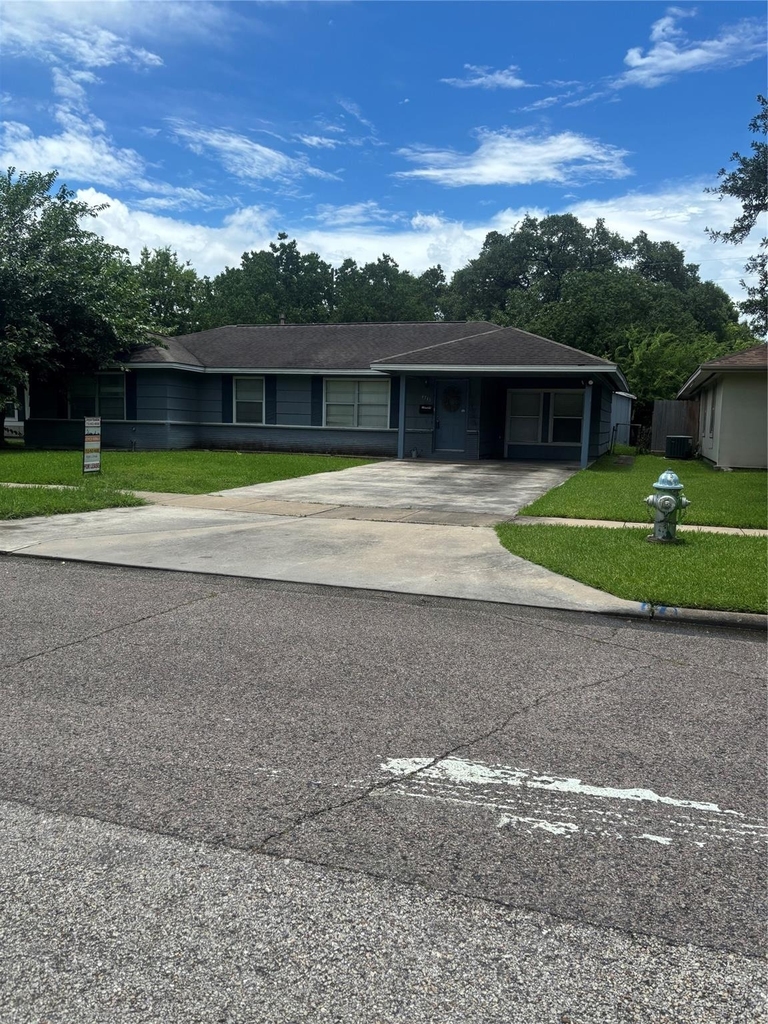 4713 Saxon Street - Photo 0
