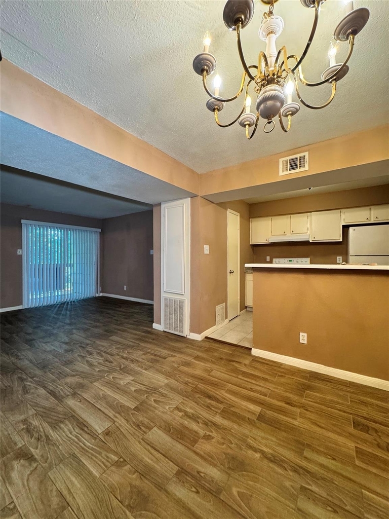 8201 Richmond - Photo 2
