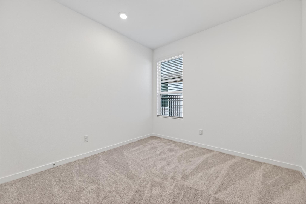 27435 Sunterra Village Dr - Photo 13