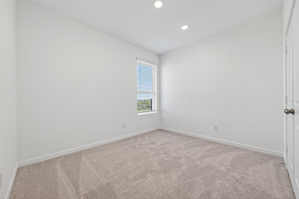 27435 Sunterra Village Dr - Photo 16