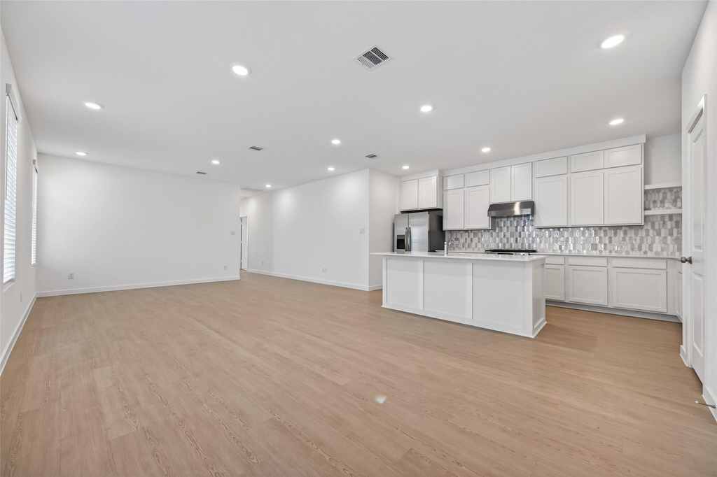 27435 Sunterra Village Dr - Photo 3