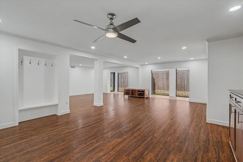 7575 Katy Freeway - Photo 6