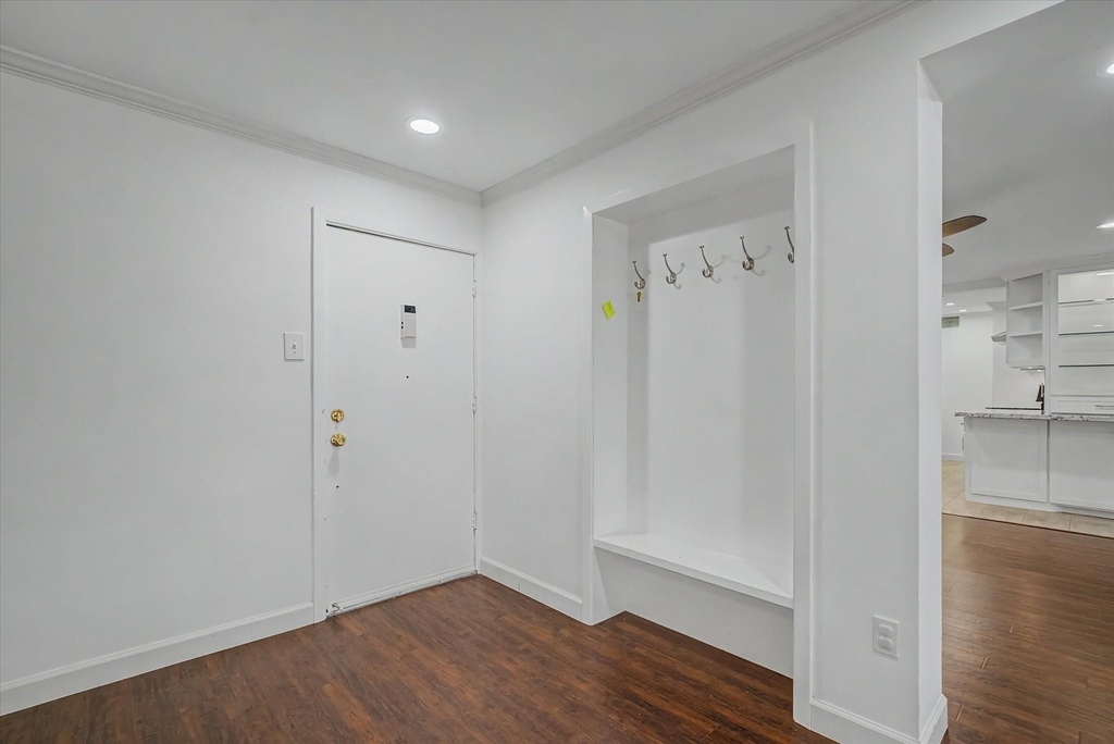 7575 Katy Freeway - Photo 1