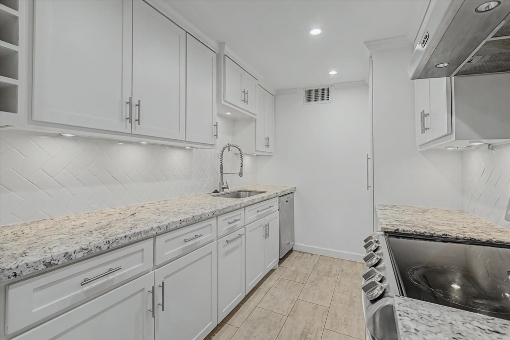7575 Katy Freeway - Photo 24
