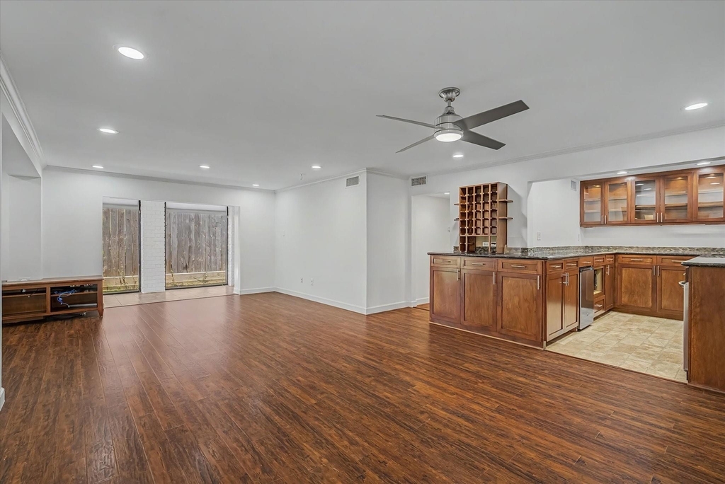 7575 Katy Freeway - Photo 7