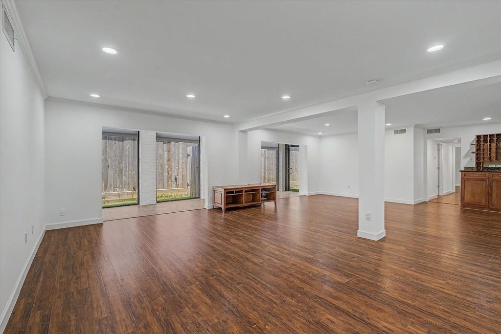 7575 Katy Freeway - Photo 20
