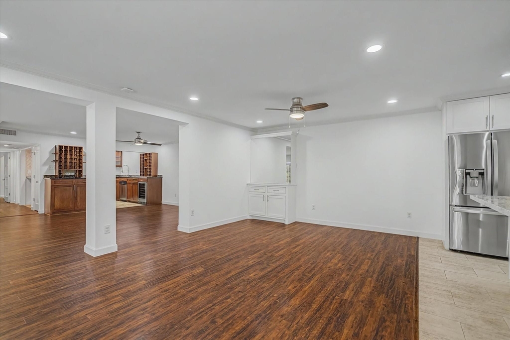 7575 Katy Freeway - Photo 18