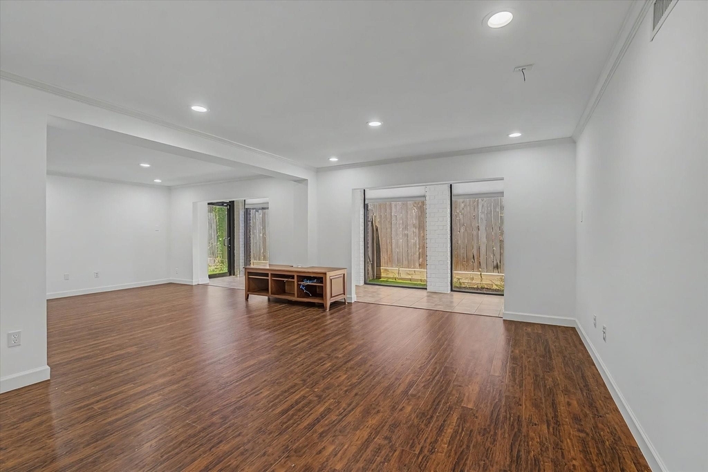 7575 Katy Freeway - Photo 8