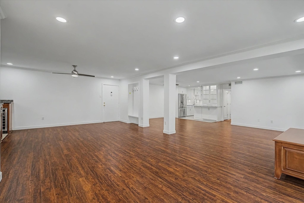 7575 Katy Freeway - Photo 9