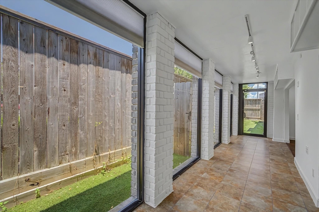 7575 Katy Freeway - Photo 27