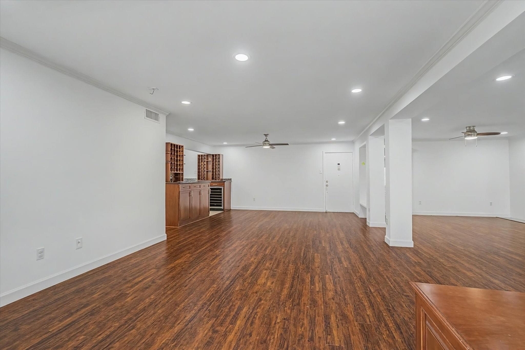 7575 Katy Freeway - Photo 10