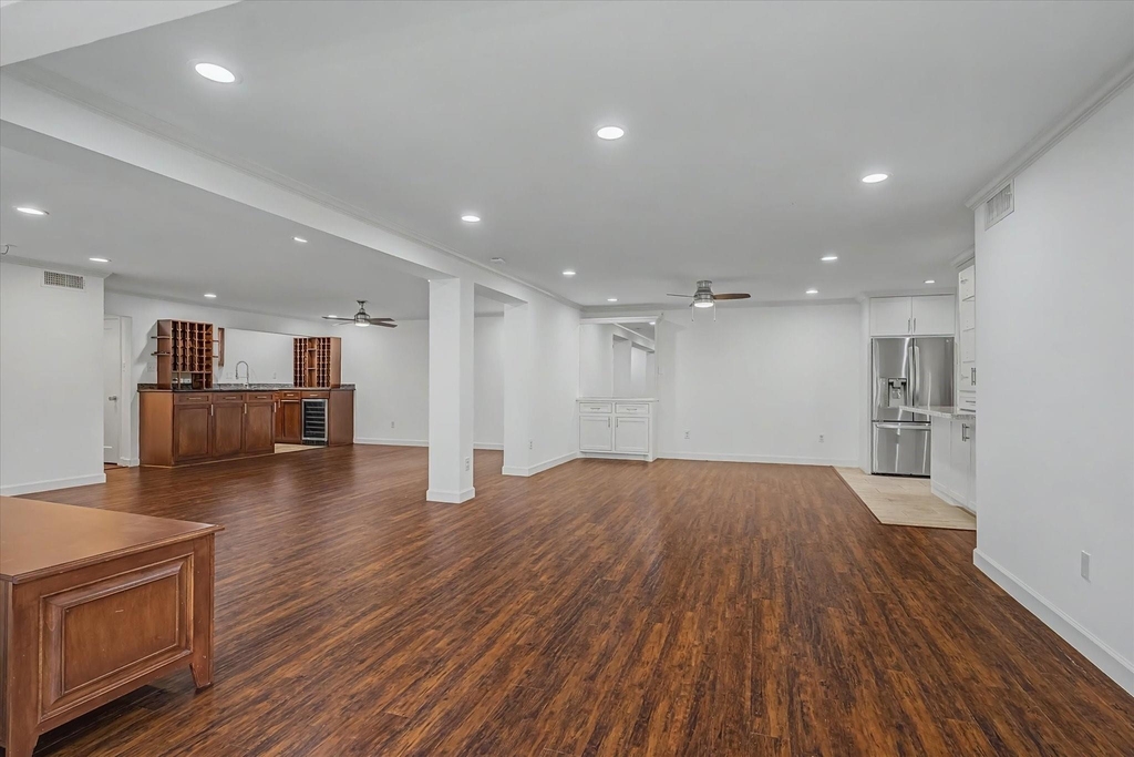 7575 Katy Freeway - Photo 15