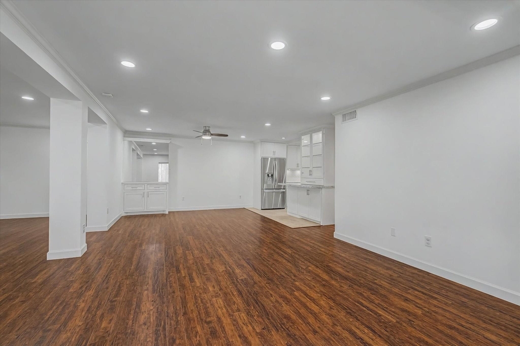 7575 Katy Freeway - Photo 16