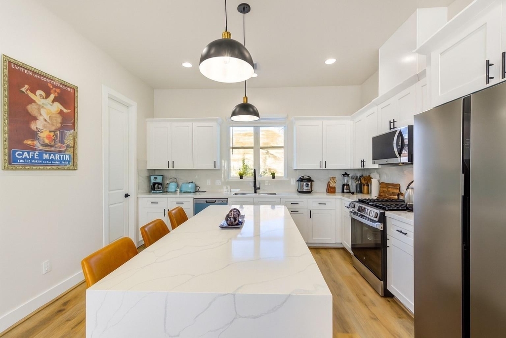 1805 Brooks Street - Photo 1