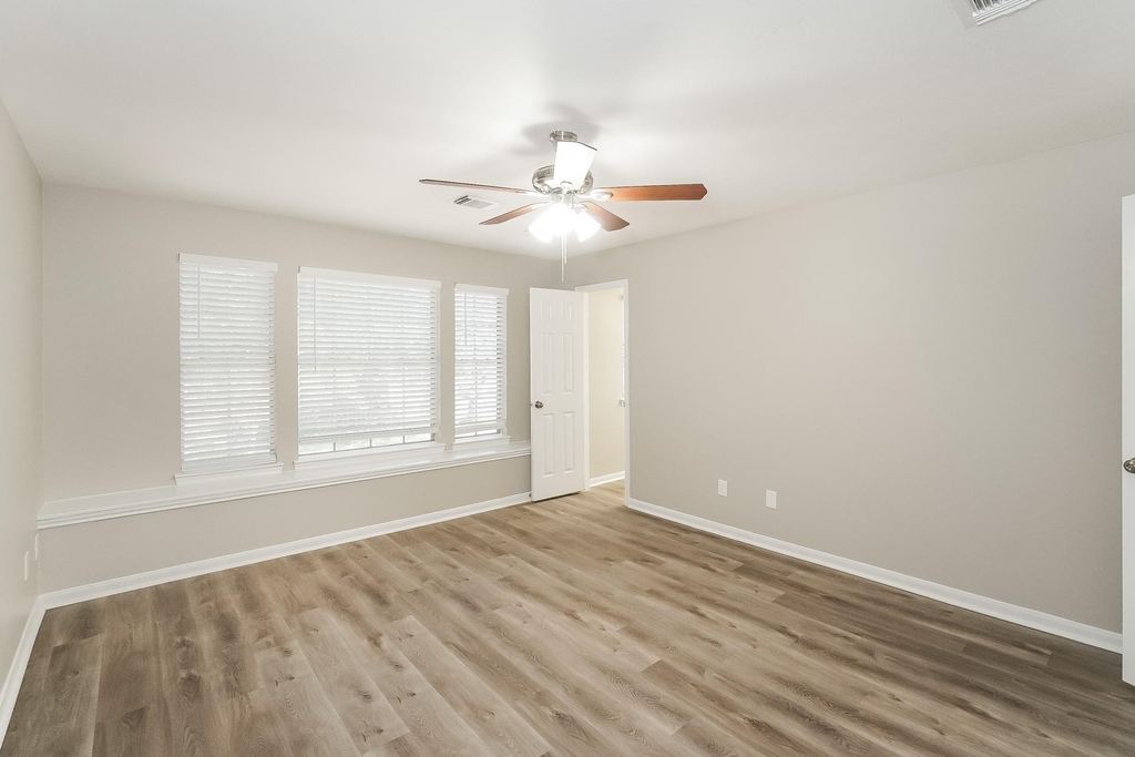 3615 Rolling Springs Lane - Photo 6