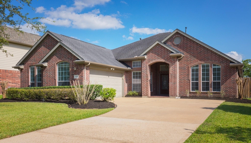 835 Aqua Vista - Photo 1