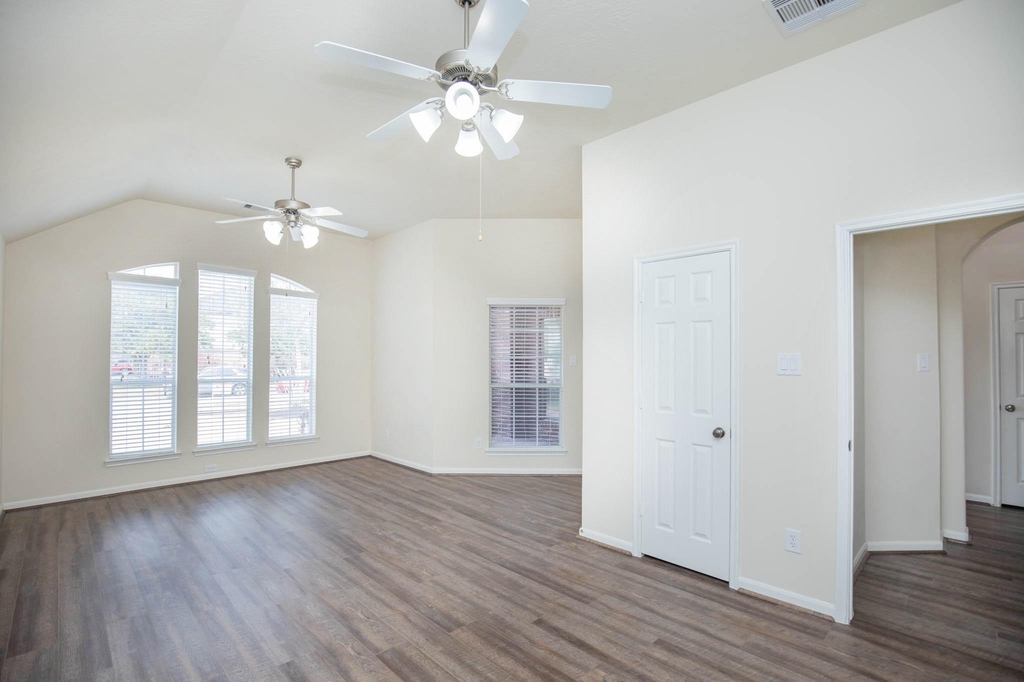 835 Aqua Vista - Photo 4