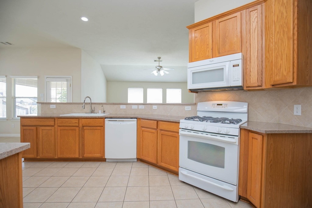 835 Aqua Vista - Photo 21