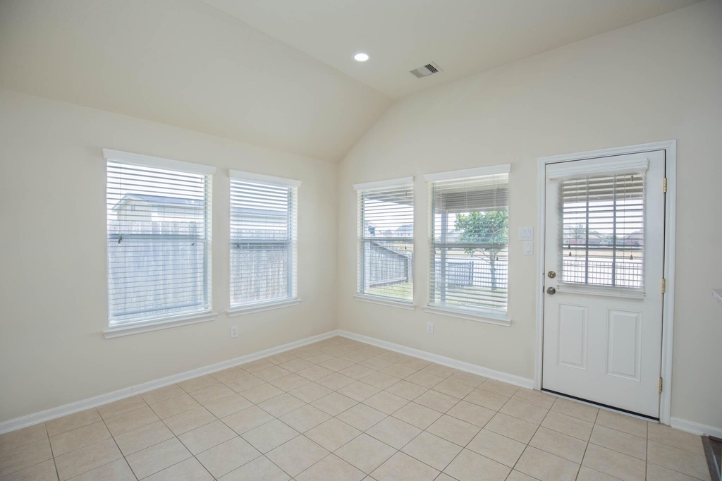 835 Aqua Vista - Photo 18