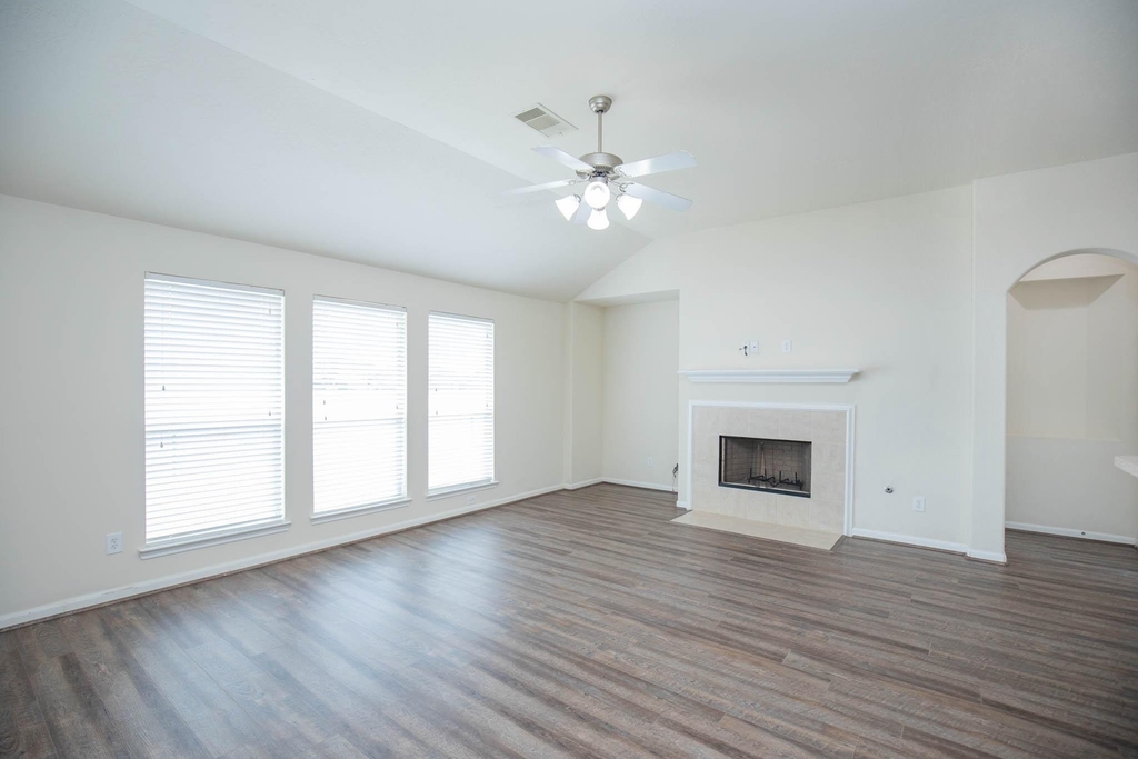 835 Aqua Vista - Photo 5