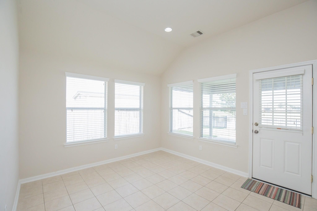 835 Aqua Vista - Photo 8