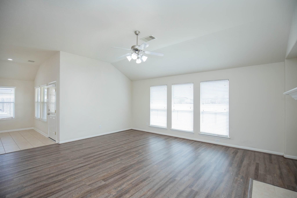 835 Aqua Vista - Photo 15
