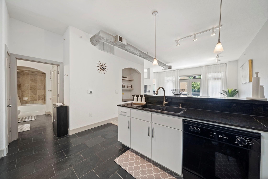 1901 Post Oak Boulevard - Photo 5