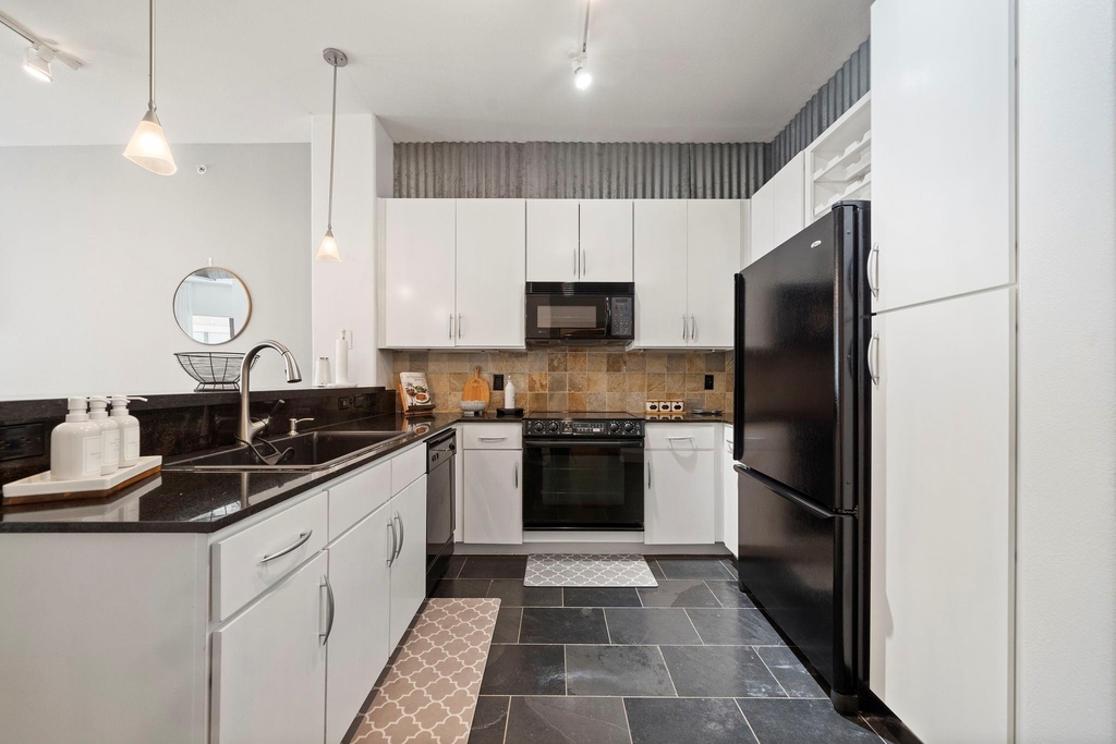 1901 Post Oak Boulevard - Photo 4