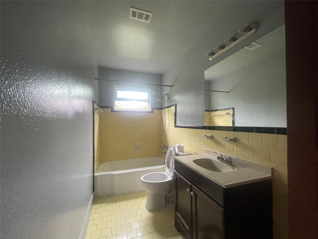 4810 Airport Boulevard - Photo 3