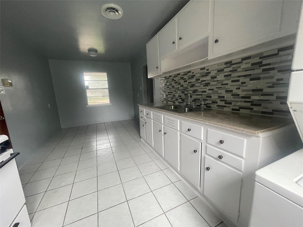 4810 Airport Boulevard - Photo 5