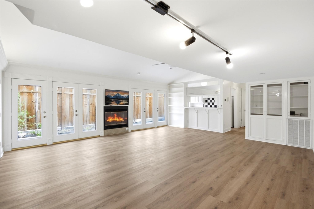 2501 Driscoll Street - Photo 2