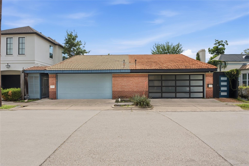 2501 Driscoll Street - Photo 0