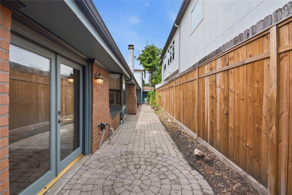2501 Driscoll Street - Photo 20