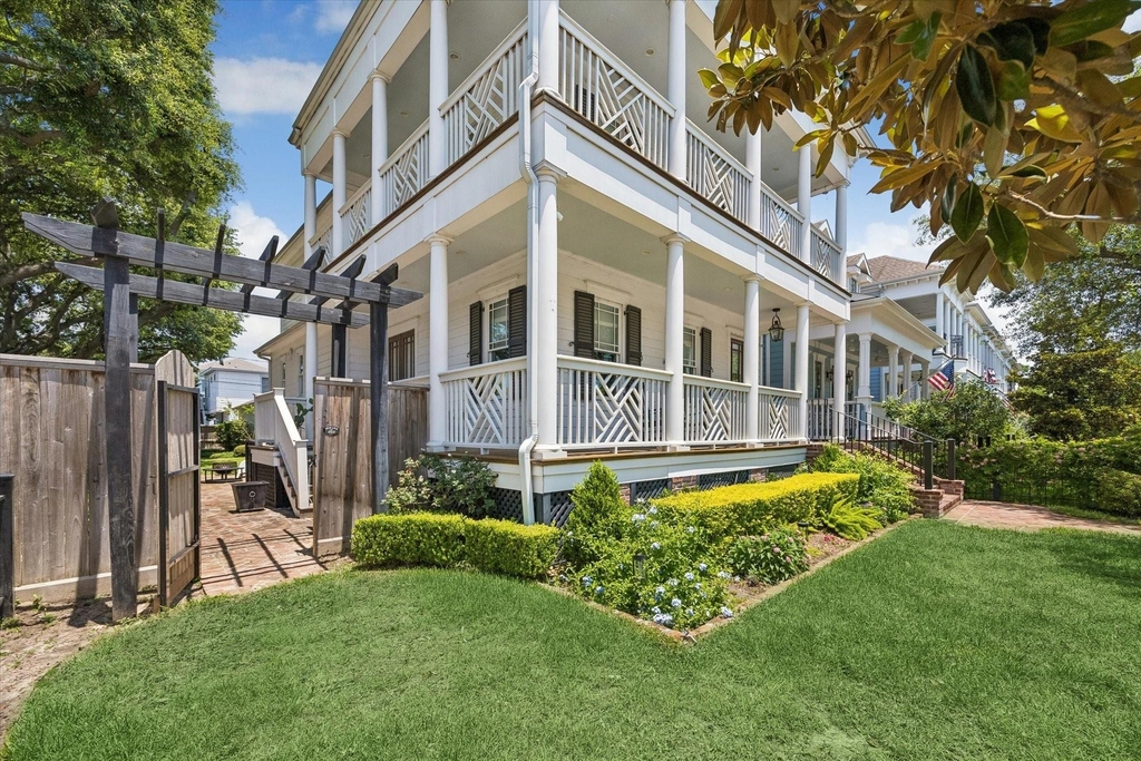 345 W 16th Street - Photo 2