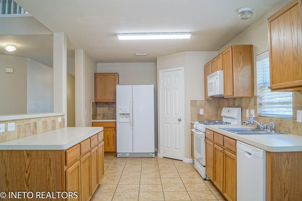 2819 Foster Hill Drive - Photo 7