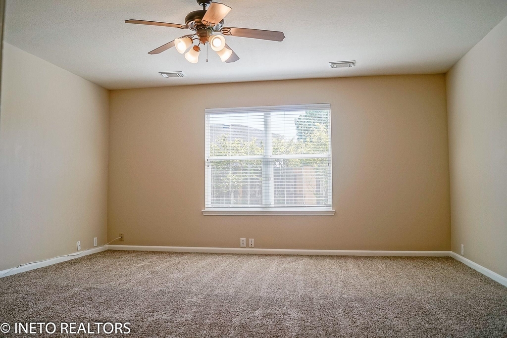 2819 Foster Hill Drive - Photo 19