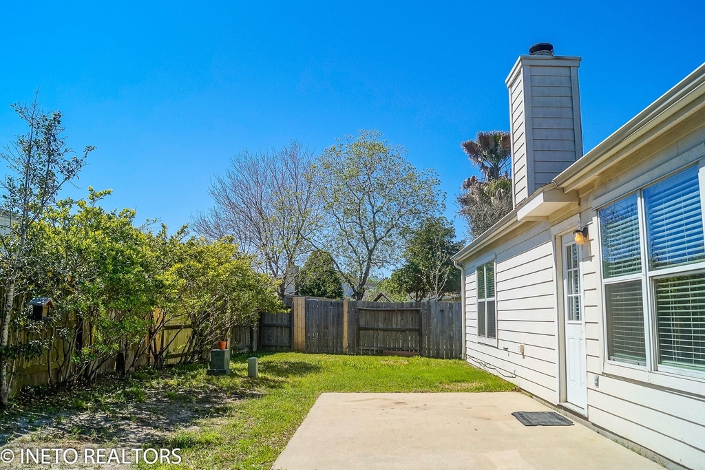 2819 Foster Hill Drive - Photo 2
