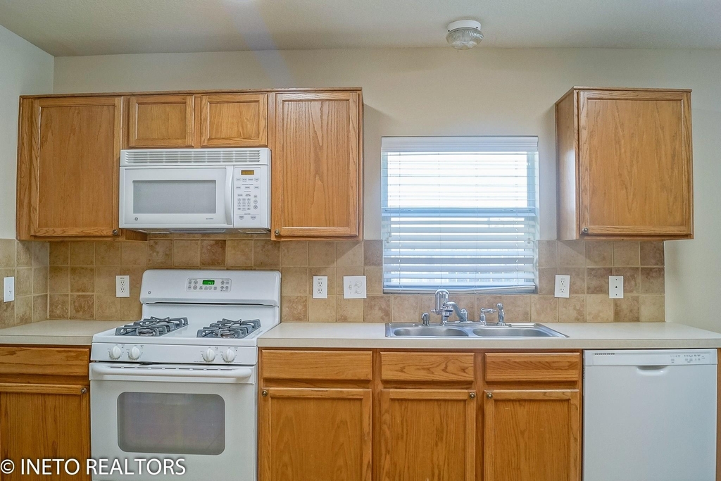 2819 Foster Hill Drive - Photo 6