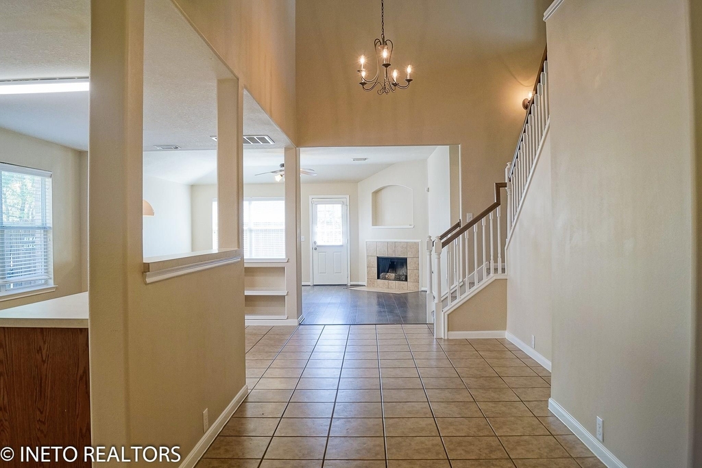 2819 Foster Hill Drive - Photo 4