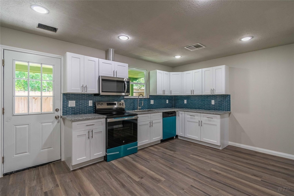 7921 Cook Road - Photo 4