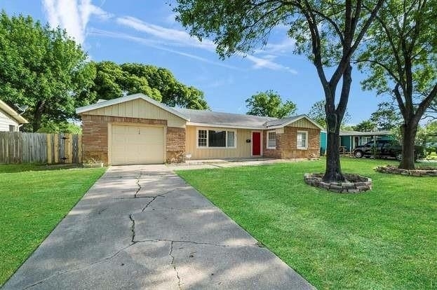 1008 17th Avenue N - Photo 1